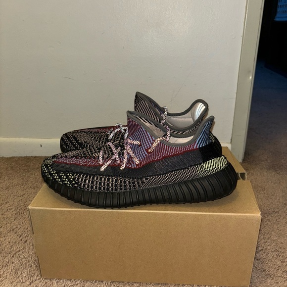 Yeezy 350 Yecheil made by Kanye authentic with laces that are reflective - Picture 4 of 5